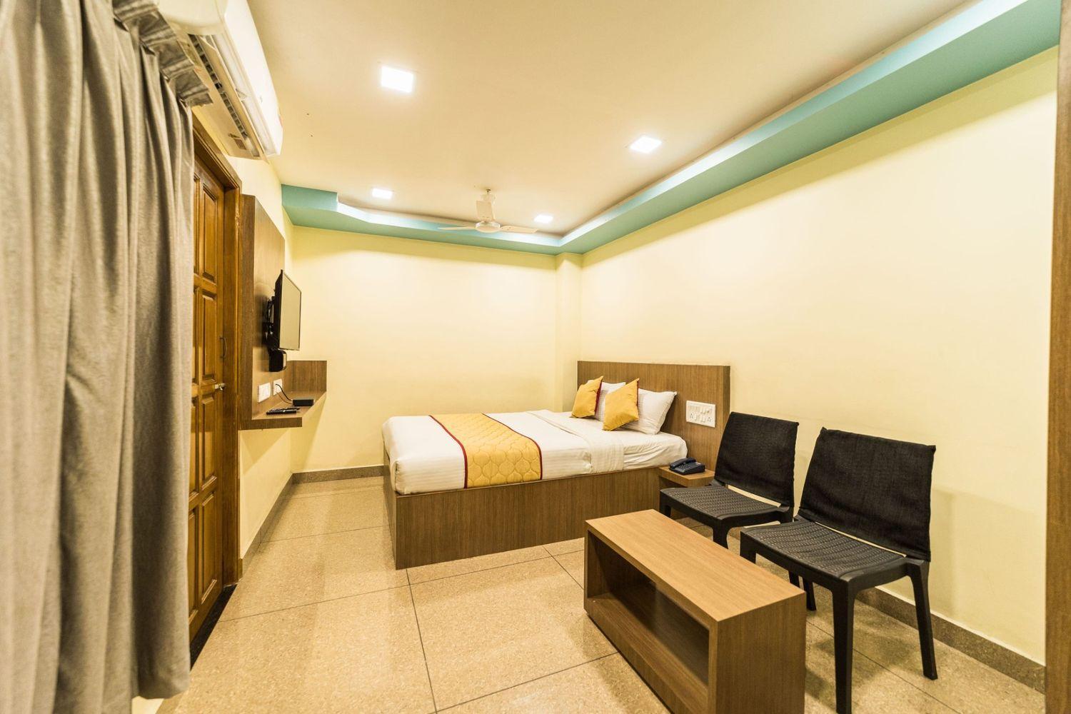 Sau Residency Hotell Kancheepuram Exteriör bild