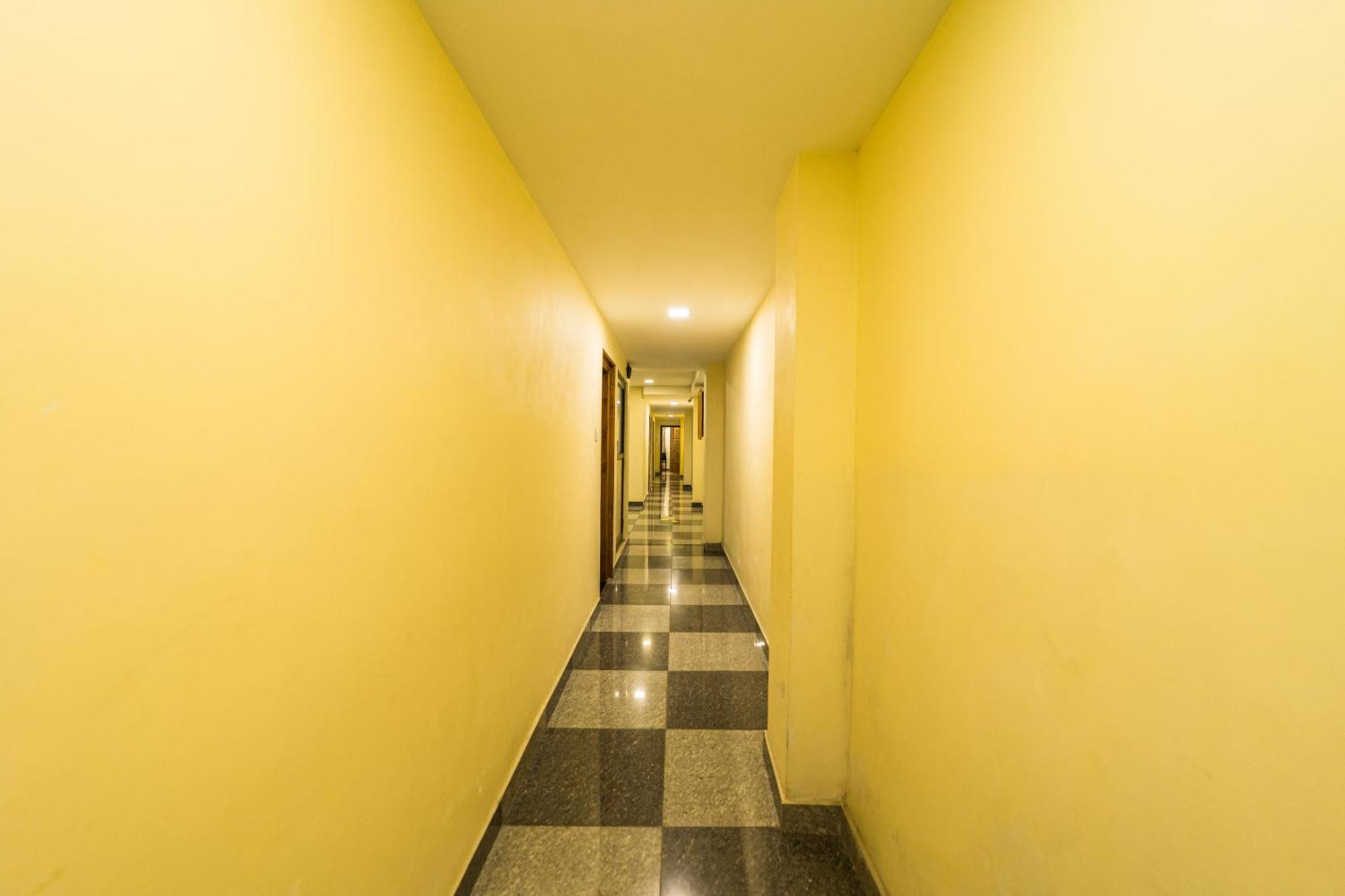 Sau Residency Hotell Kancheepuram Exteriör bild