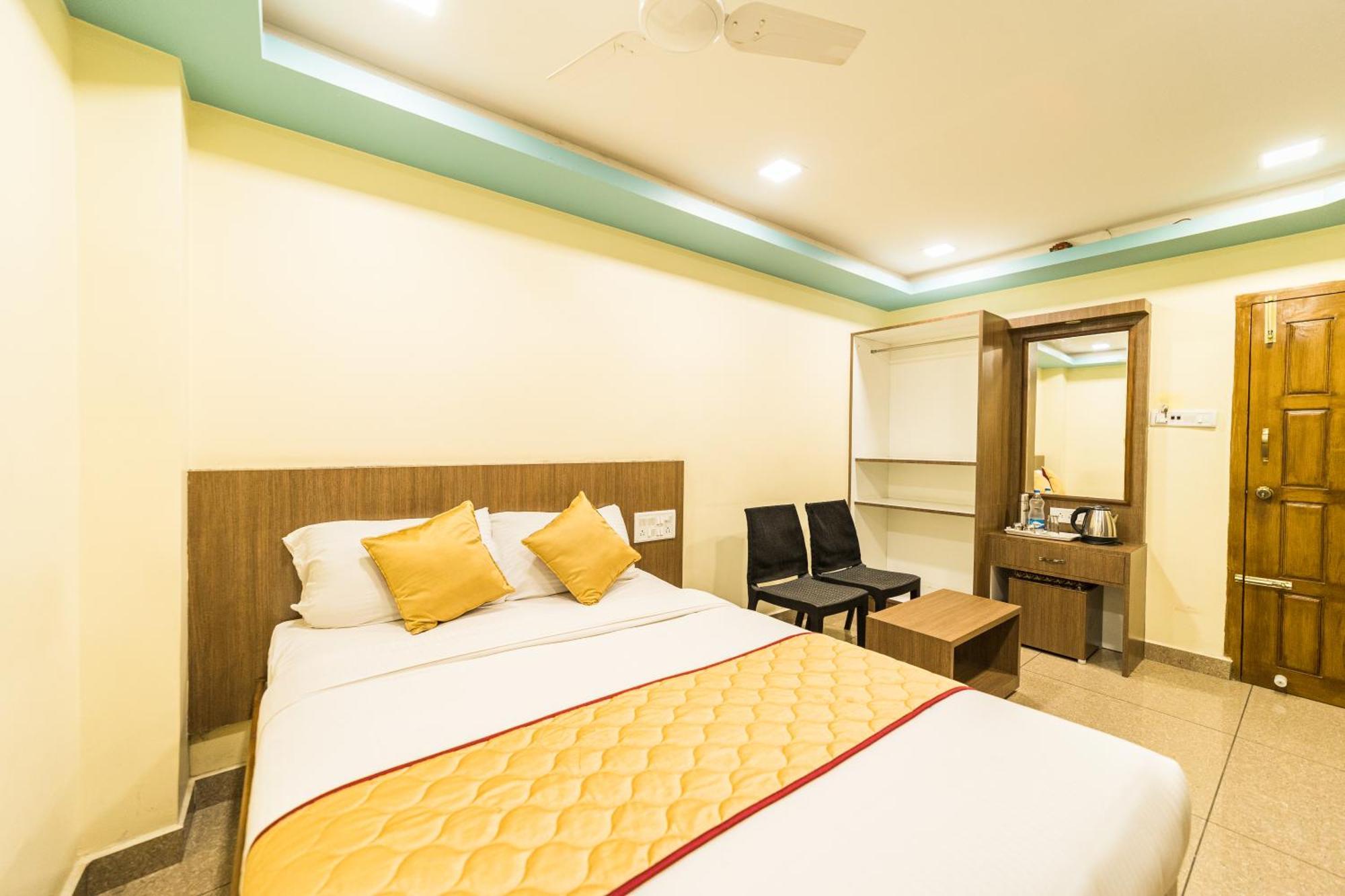 Sau Residency Hotell Kancheepuram Exteriör bild