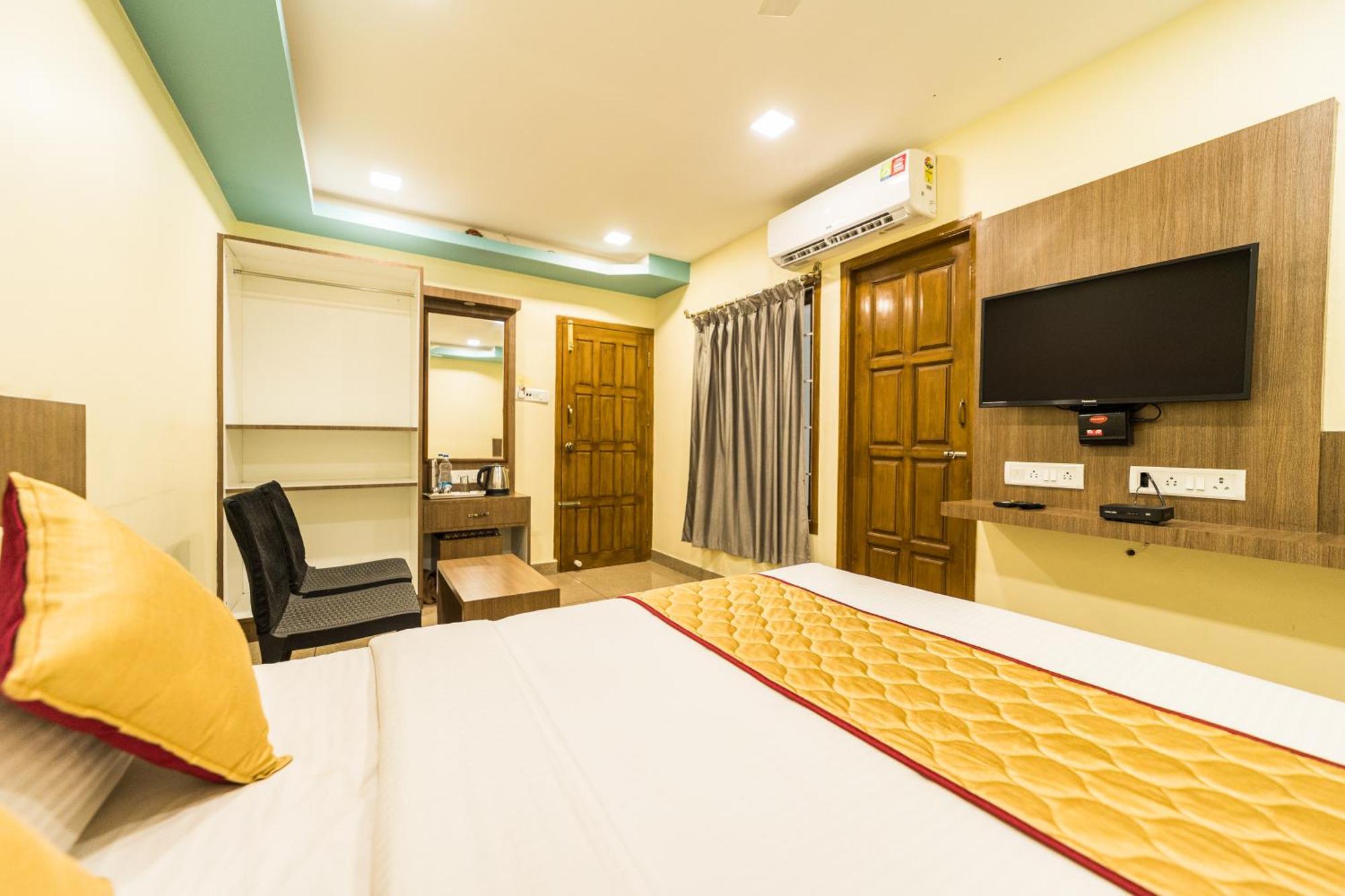 Sau Residency Hotell Kancheepuram Exteriör bild
