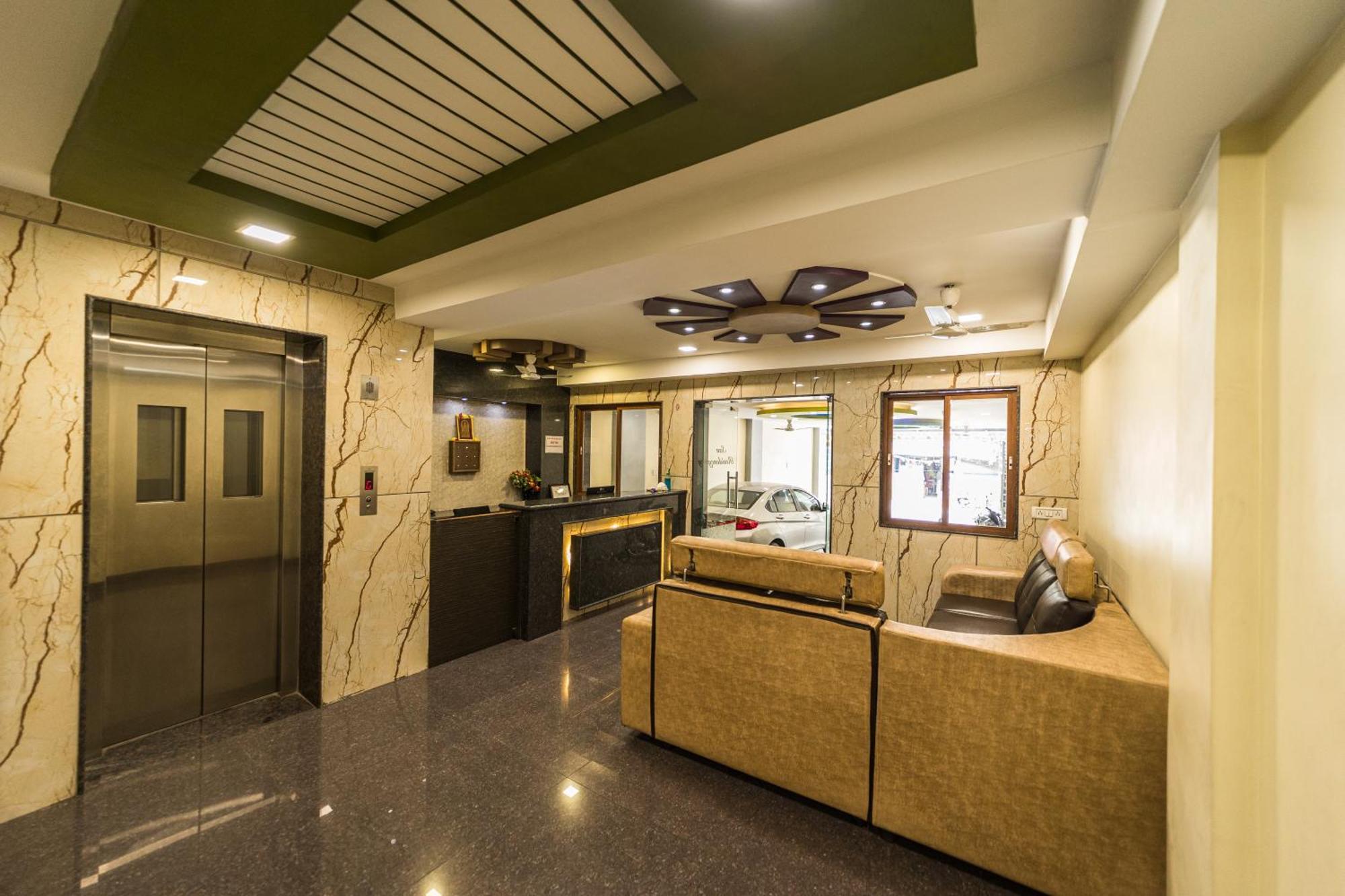 Sau Residency Hotell Kancheepuram Exteriör bild