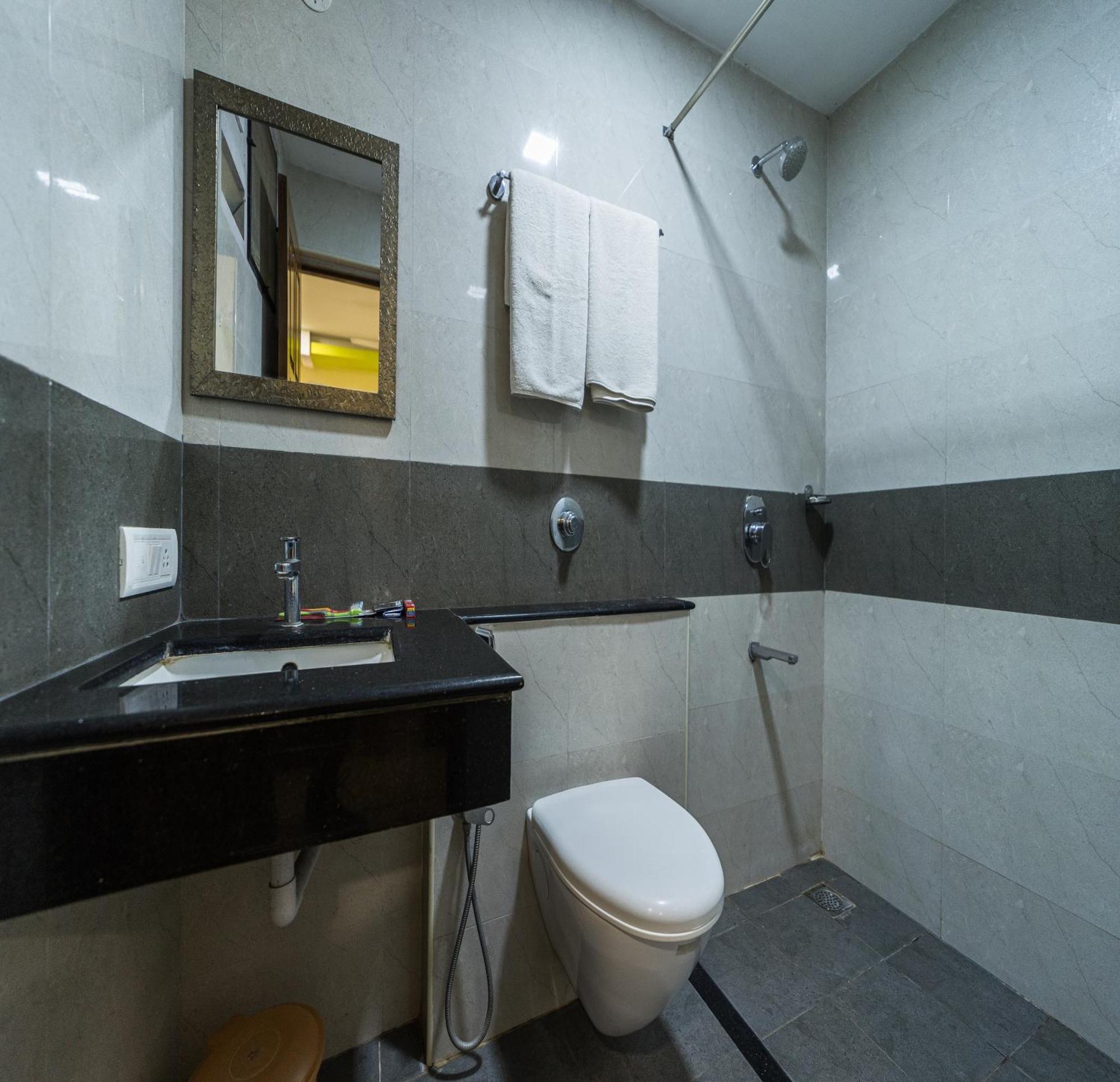 Sau Residency Hotell Kancheepuram Exteriör bild
